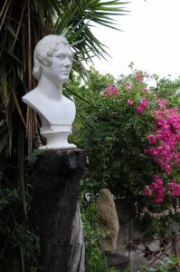 villa Ροδόπη , προτομή Βύρωνα