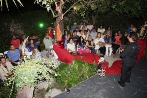 Στη Μωβ Σκηνή προλεγόμενα.