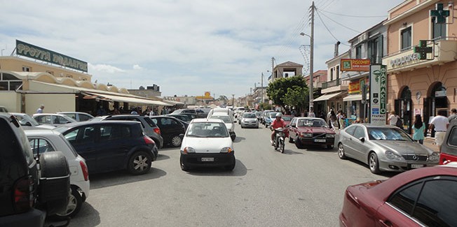 Παράνομα τα τραπεζάκια έξω – ελέω  Αποκεντρωμένης…..