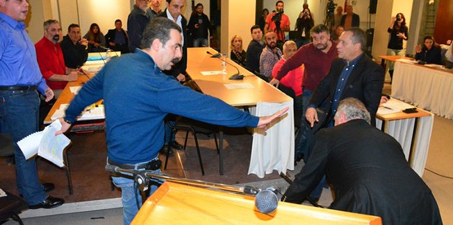 Κομφούζιο στη συνεδρίαση του Δ.Σ.