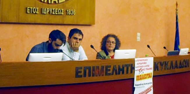 Η Βουλευτής  στην Σύρο.