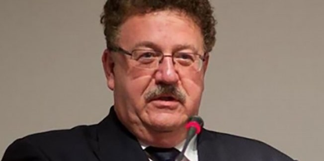 Φούχτελ ή «Φούχτουλος» ή «Καμηλιέρης» ή «Χλαμύδας» που στίβει την χώρα