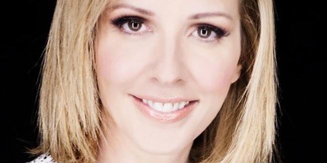 Για την αναζωογόνηση του δέρματος  επιστρατεύει η δερματολογία τις ραδιοσυχνότητες RF  και τofraxellaser!