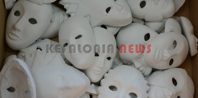 Φτιάχοντας μάσκες στον πολιτιστικό Σύλλογο “Κουνόπετρα”