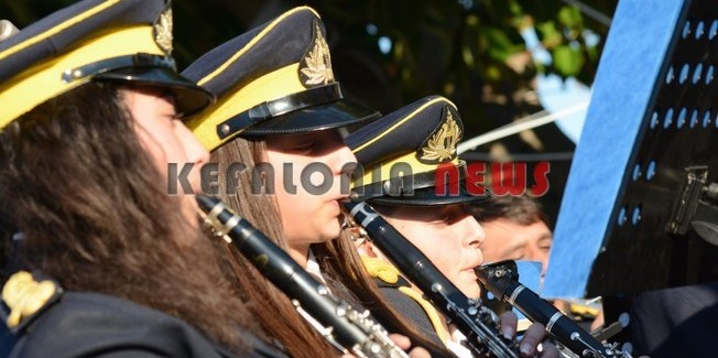 Συναυλία της Φιλαρμονικής Σχολής Ληξουρίου στην κεντρική πλατεία.