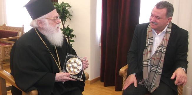 Συνάντηση Περιφερειάρχη με τον Αρχιεπίσκοπο Αναστάσιο.