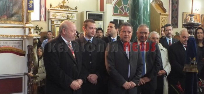 Δοξολογία και κατάθεση στεφανιών μόνο.