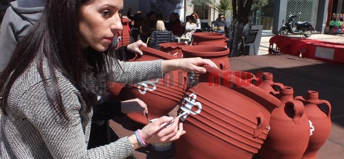 Έντονοι ρυθμοί προετοιμασίας για το  σπάσιμο της στάμνας.