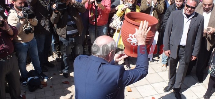 Video από το σπάσιμο των σταμνών το 2015  στο Λιθόστρωτο