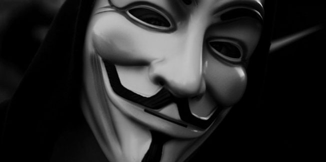 Σιγά – σιγά τα πεζοδρόμια στο  Αργοστόλι εξαφανίζονται.