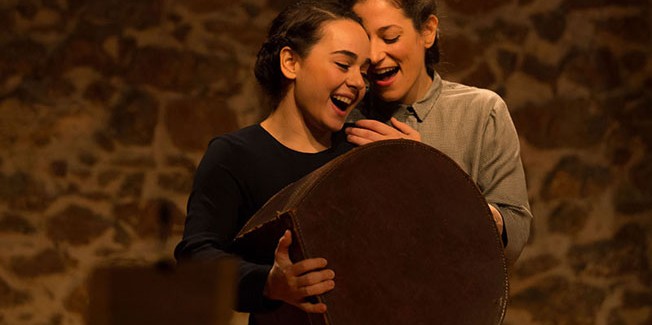 Στο Πολυχώρο ΚΑΠΙΤΟΛ η θεατρική  παράσταση “ΓΡΑΠΤΑ ΙΧΝΗ”.