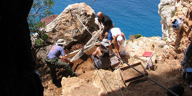 «Η ανασκαφή στην Δρακοσπηλιά Παλικής»,