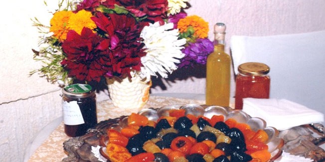 Ανοίγει το αρμάρι τση Νιόβης στις 12.8.2015