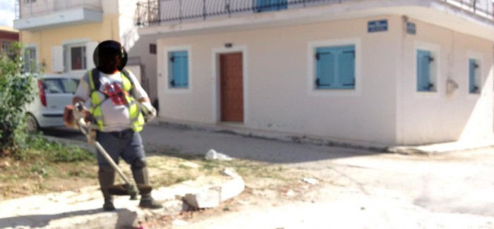 Άναψαν τα χορτοκοπτικά στο Ληξούρι