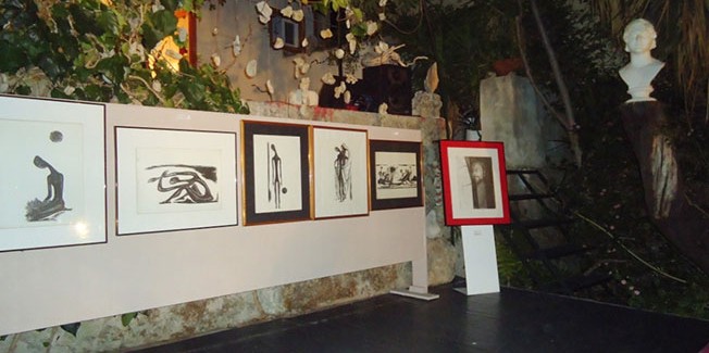 ΣΥΓΧΡΟΝΗ ΠΙΝΑΚΟΘΗΚΗ VILLA ΡΟΔΟΠΗ, ΑΡΓΟΣΤΟΛΙ.  ΕΓΚΑΙΝΙΑΣΤΗΚΕ ΜΕ ΕΠΙΤΥΧΙΑ Η ΟΜΑΔΙΚΗ ΕΙΚΑΣΤΙΚΗ ΕΚΘΕΣΗ “ΠΡΟΣΩΠΑ ΚΑΙ ΤΟΠΟΙ”