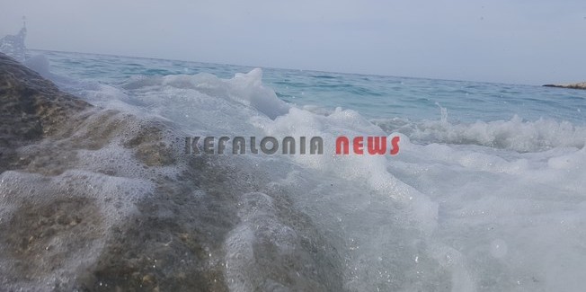 Κολυμπι με τα ψαρια στους Πετανους