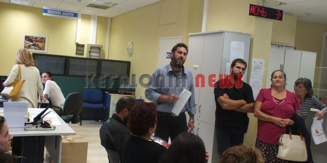 Παράσταση διαμαρτυρίας του ΕΚΚΙ στον ΟΑΕΔ