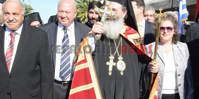 Πλήθος κόσμου παρακολούθησε την ενθρόνιση του Μητροπολίτη κ. Δημήτριου.