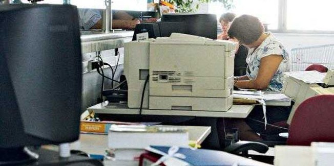 Αντικαθίστανται οι επικεφαλής στις επτά αποκεντρωμένες διοικήσεις.