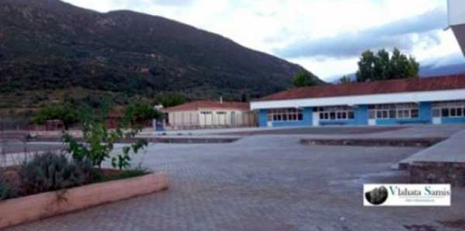 Μαθητές  αρνούνται να μπουν στις τάξεις στο Λύκειο Σάμης.