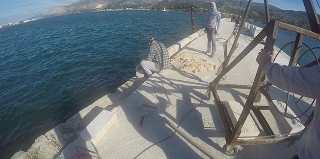 Προχωρούν οι εργασίες πάνω στη Γέφυρα.