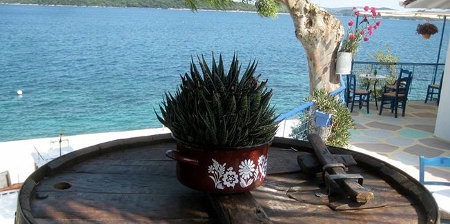 Ο στολισμός στα λιμάνια προσφορά του Λιμενικού Ταμείου.