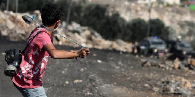 ΤΗΣ ΕΞΕΓΕΡΣΗΣ ΟΙ ΠΕΤΡΕΣ