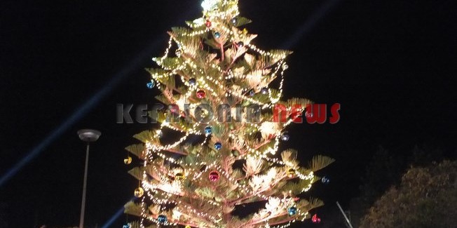 Χριστουγενιάτικο σόου στην Πλατεία.