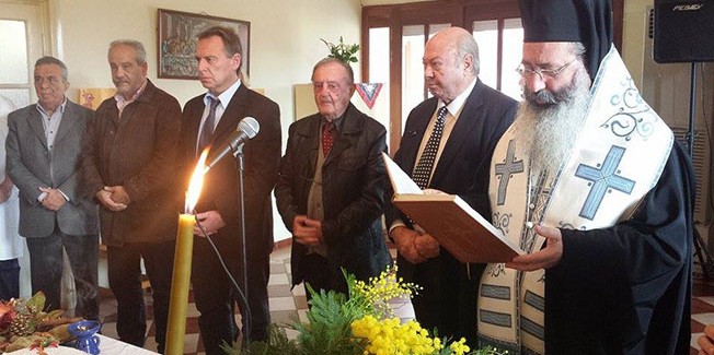 Ο ΔΗΜΑΡΧΟΣ ΣΤΗΝ ΚΟΠΗ ΠΙΤΑΣ ΤΟΥ ΔΗΜΟΤΙΚΟΥ ΓΗΡΟΚΟΜΕΙΟΥ