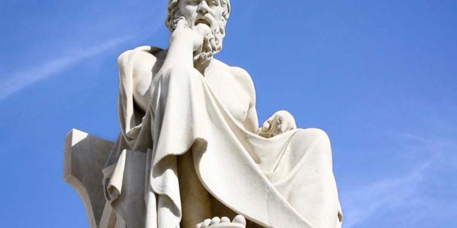 Κουβεντούλα με το Σωκράτη…
