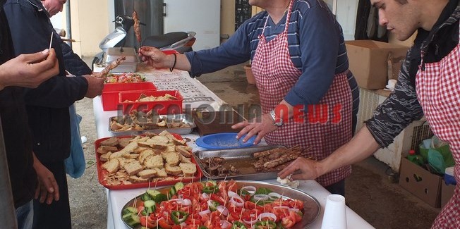 Τσικνοπέμπτη σε παραλία και Ταχυδρομείο.