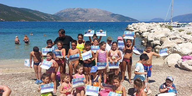 Συνεχίζονται και φέτος τα μαθήματα κολύμβησης.