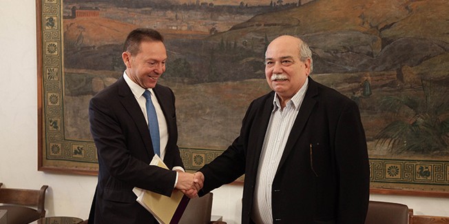 Στον  Πρόεδρο της Βουλής η Έκθεση της Τράπεζας της Ελλάδας  για τη Νομισματική Πολιτική 2015-2016