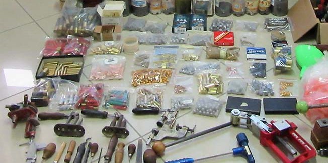 Εντοπίστηκε παράνομο εργαστήριο παραποίησης κυνηγητικών όπλων και γόμωσης φυσιγγίων στην Κεφαλονιά