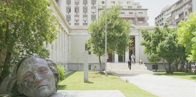 Το πικρό κρασί των επετείων