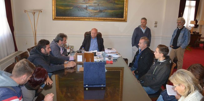 Παράσταση διαμαρτυρίας στο Δήμο