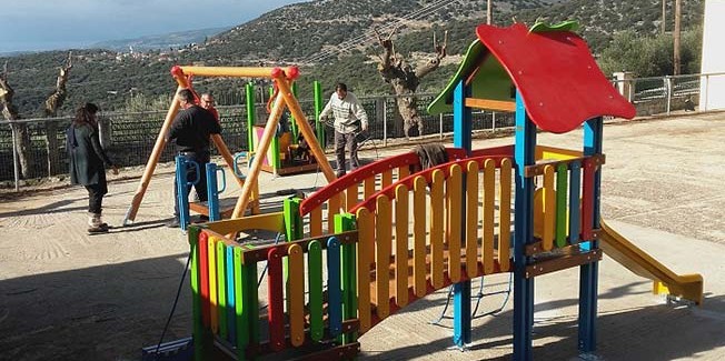 Τοποθετείται νέα παιδική χαρά στα Διλινάτα