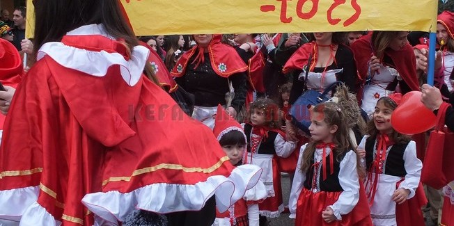 ΠΑΙΔΙΚΗ ΠΑΡΕΛΑΣΗ ΣΤΟ ΛΗΞΟΥΡΙ