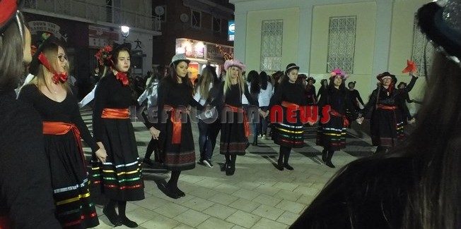 Τσικνίσαμε και χορέψαμε στην Πλατεία  Καμπάνας…