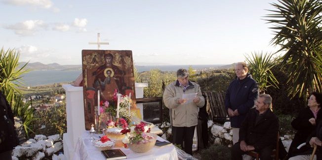 Ο υπαίθριος εσπερινός των Εισοδίων  της Μισοσπορίτισσας στα ερείπια του παλιού μοναστηριού της Κυρίας των Αγγέλων.