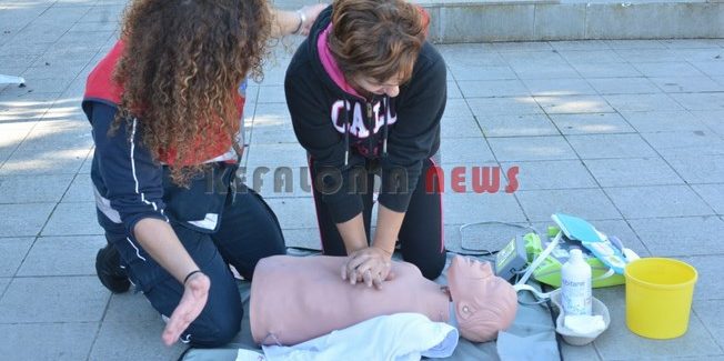 Επίδειξη του ΕΚΑΒ στην πλατεία Ληξουρίου