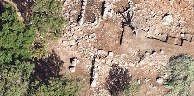 Το κέντρο της Ομηρικής (Μυκηναϊκής)  Ιθάκης βρίσκεται στην Ν.Α Κεφαλληνία και οι “ομιλούσες πέτρες” έχουν πλέον βρεθεί.