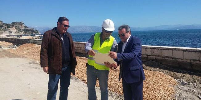 Τις  εργασίες για την αποκατάσταση της παραλιακής οδού της Γαρίτσας, στην Κέρκυρα, επίβλεψε ο Περιφερειάρχης  Θεόδωρος Γαλιατσάτος