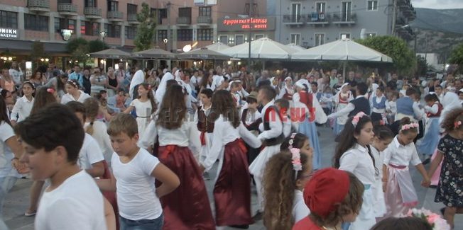 Πανδαισία Παραδοσιακού Χορού στην Πλατεία Αργοστολίου.