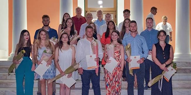 Βράβευση διακριθέντων μαθητών στις Πανελλαδικές 2016 – 2017