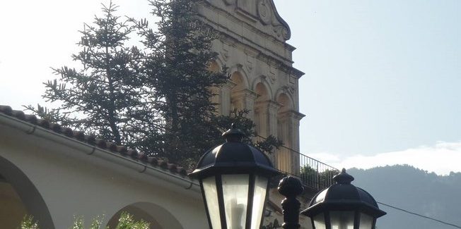 Στο δρόμο για τον άγιο, με καταιγίδα