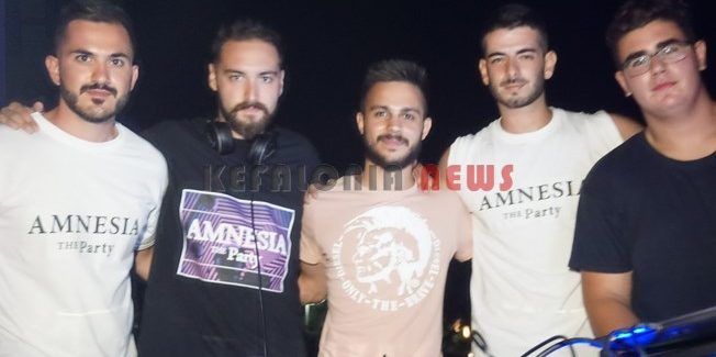 Σε δροσερή μουσική τροχιά τον κόσμο με πολύ χορό