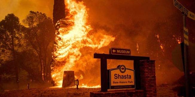 Μεγάλη φωτιά στην περιοχή του White Rocks