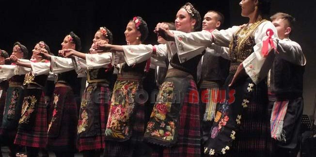 Εντυπωσίασε η μουσικο-χορευτική παράσταση με τους Σέρβους.