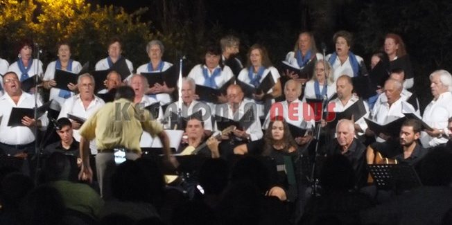 Η Χορωδία Λειβαθούς κόβει την πίτας της.